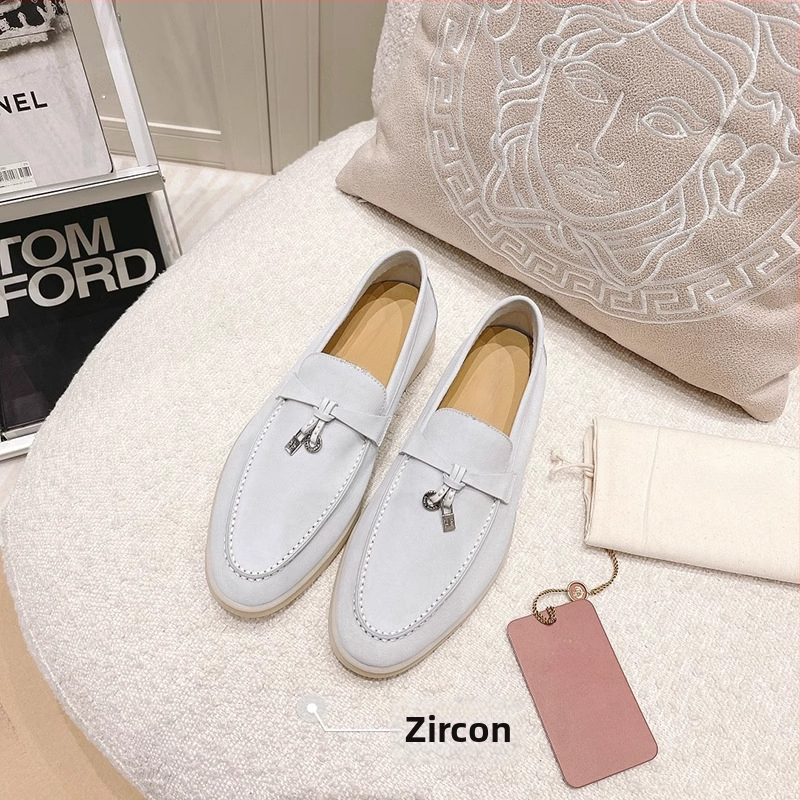 Moteriški loaferiai iš avių odos, vidinė įdėkla iš avies vilnos, gumos padas, apvali nosis, žemas kulnas 1–3 cm