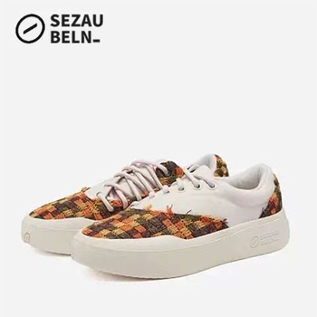 SEZAU-BELN sportiniai bateliai — apvali nosis, drobės viršus, žemas siluetas, klininis kulnas 3–5 cm, gumos padas