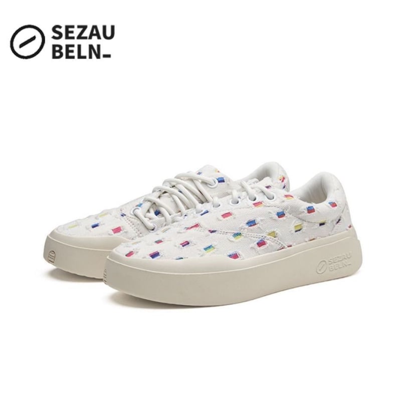 SEZAU-BELN sportiniai bateliai — apvali nosis, drobės viršus, žemas siluetas, klininis kulnas 3–5 cm, gumos padas