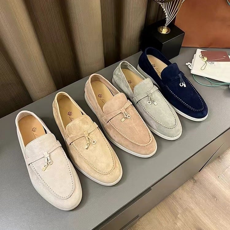 Unisex suede loaferiai, slip-on, apvali nosis, avies odos viršus, gumos padas