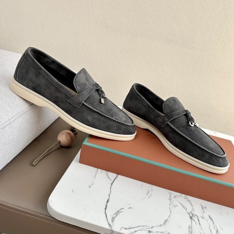 Unisex suede loaferiai, slip-on, apvali nosis, avies odos viršus, gumos padas