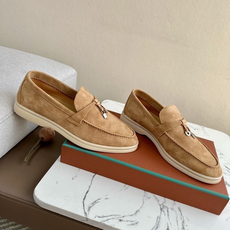 Unisex suede loaferiai, slip-on, apvali nosis, avies odos viršus, gumos padas