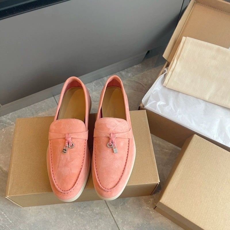 Unisex suede loaferiai, slip-on, apvali nosis, avies odos viršus, gumos padas