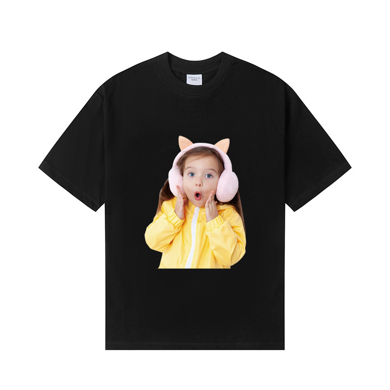 Korejiešu stila ikdienas kokvilnas T-krekls ar apļu kaklu, īsām piedurknēm, drukā ar burtiem un karikatūrām (Pavasaris–Vasara 2025, 95%+ kokvilna)