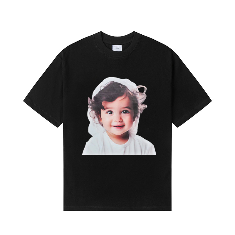 Korejiešu stila ikdienas kokvilnas T-krekls ar apļu kaklu, īsām piedurknēm, drukā ar burtiem un karikatūrām (Pavasaris–Vasara 2025, 95%+ kokvilna)