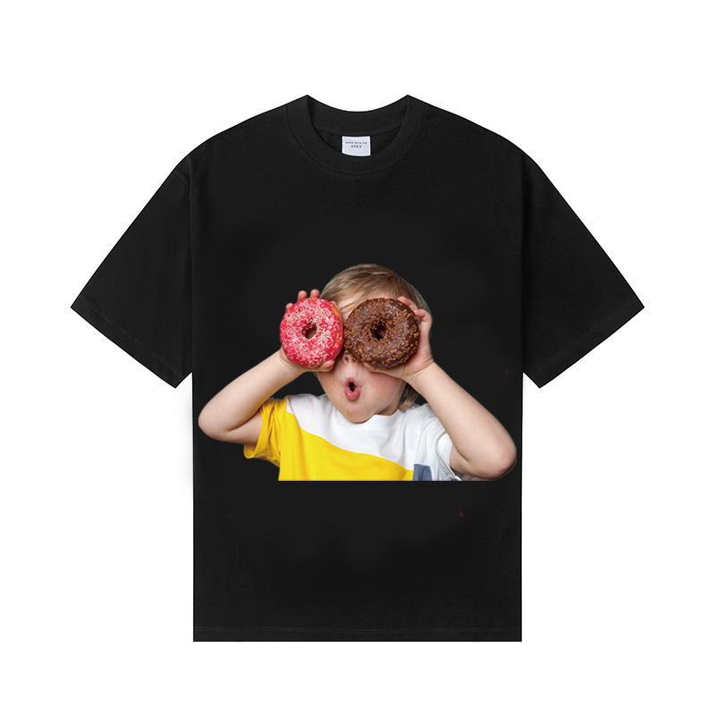 Korejiešu stila ikdienas kokvilnas T-krekls ar apļu kaklu, īsām piedurknēm, drukā ar burtiem un karikatūrām (Pavasaris–Vasara 2025, 95%+ kokvilna)