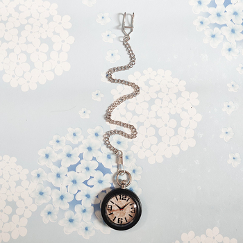 Medicinos kišeninis laikrodis – medinis retro dizainas slaugytojai/gydytojui, infuzijos įrašas, tylus veikimas (kvarcinis Miyota PC21 mechanizmas, 49 mm ciferblatas, medinis korpusas, metalinis dirželis, spiralinė krona)