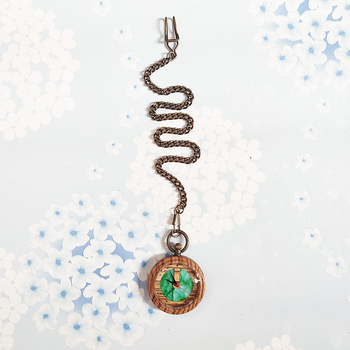 Medicinos kišeninis laikrodis – medinis retro dizainas slaugytojai/gydytojui, infuzijos įrašas, tylus veikimas (kvarcinis Miyota PC21 mechanizmas, 49 mm ciferblatas, medinis korpusas, metalinis dirželis, spiralinė krona)