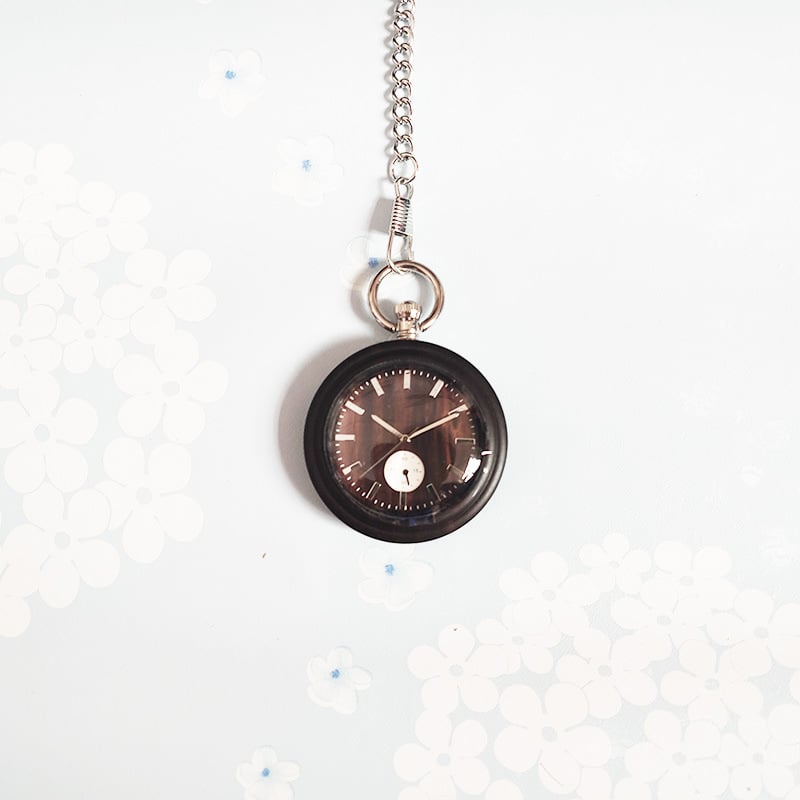 Medicinos kišeninis laikrodis – medinis retro dizainas slaugytojai/gydytojui, infuzijos įrašas, tylus veikimas (kvarcinis Miyota PC21 mechanizmas, 49 mm ciferblatas, medinis korpusas, metalinis dirželis, spiralinė krona)