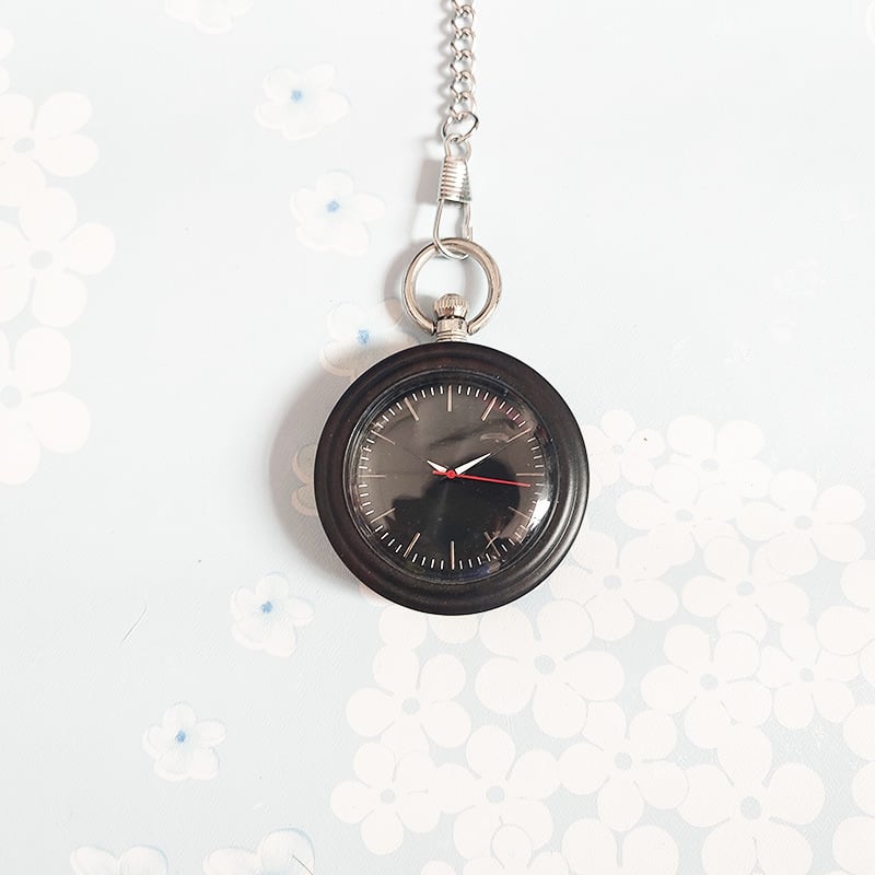 Medicinos kišeninis laikrodis – medinis retro dizainas slaugytojai/gydytojui, infuzijos įrašas, tylus veikimas (kvarcinis Miyota PC21 mechanizmas, 49 mm ciferblatas, medinis korpusas, metalinis dirželis, spiralinė krona)