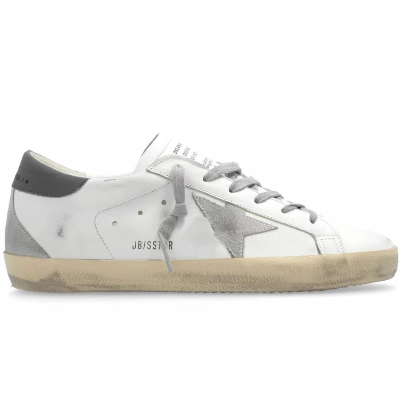 Unisex sportbačiai su karvės odos viršutine dalimi, avies odos vidinė danga, žemas profilis, vidinis 1–3 cm pakilimas, gumos padas