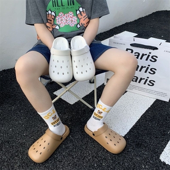 Ženske Crocs stil klompe s PVC gornjim dijelom, unutarnja koža, protuklizne, lagane, mekani debeli potplat, crtani/monohrom dizajn