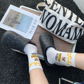 Ženske Crocs stil klompe s PVC gornjim dijelom, unutarnja koža, protuklizne, lagane, mekani debeli potplat, crtani/monohrom dizajn