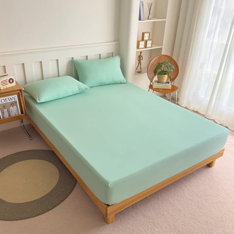 Poliészterből készült elasztikus ágyneműhuzat, kefés felülettel, reaktív színezéssel, 300–500 g/m², egész éves használatra