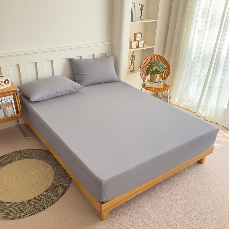 Poliészterből készült elasztikus ágyneműhuzat, kefés felülettel, reaktív színezéssel, 300–500 g/m², egész éves használatra