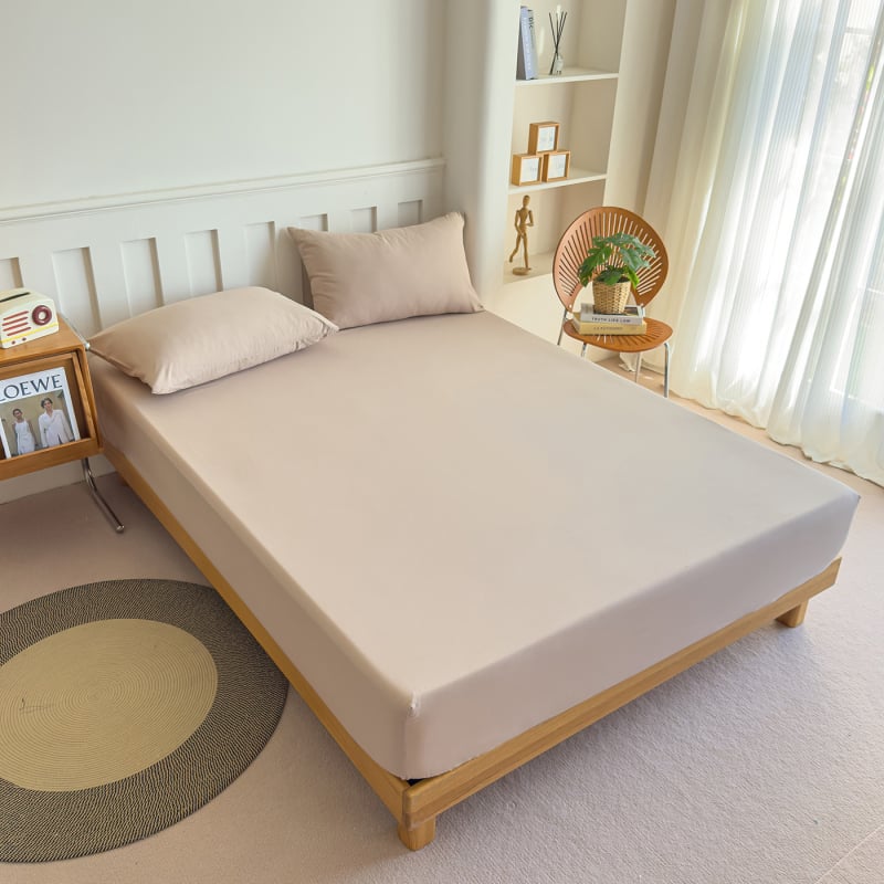 Poliészterből készült elasztikus ágyneműhuzat, kefés felülettel, reaktív színezéssel, 300–500 g/m², egész éves használatra