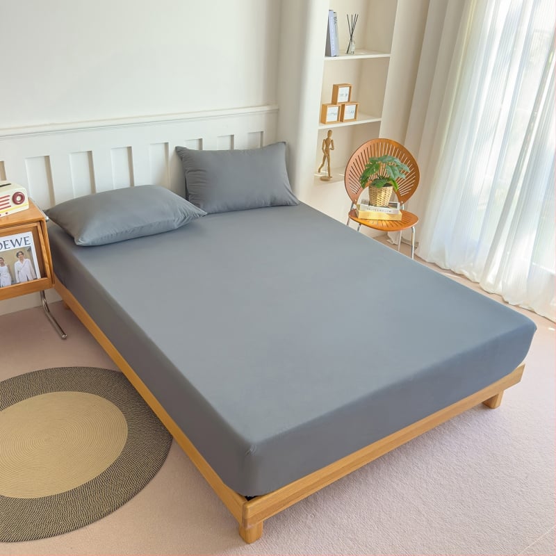 Poliészterből készült elasztikus ágyneműhuzat, kefés felülettel, reaktív színezéssel, 300–500 g/m², egész éves használatra