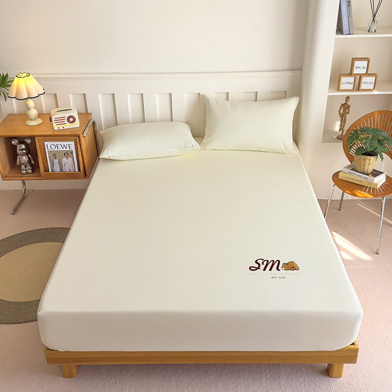 Poliészterből készült elasztikus ágyneműhuzat, kefés felülettel, reaktív színezéssel, 300–500 g/m², egész éves használatra