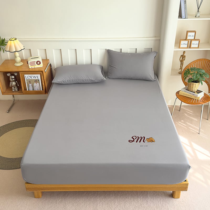 Poliészterből készült elasztikus ágyneműhuzat, kefés felülettel, reaktív színezéssel, 300–500 g/m², egész éves használatra