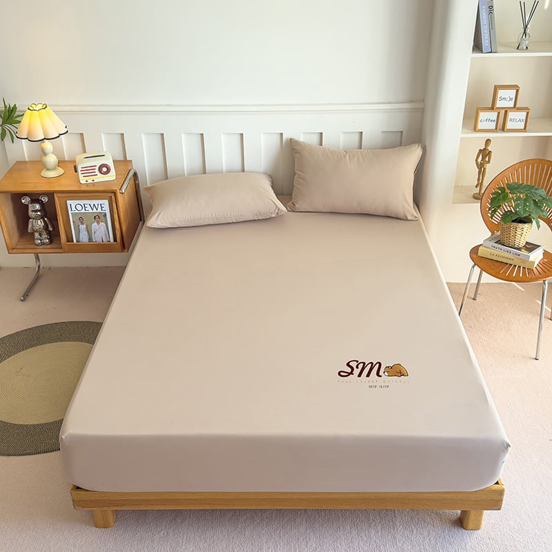 Poliészterből készült elasztikus ágyneműhuzat, kefés felülettel, reaktív színezéssel, 300–500 g/m², egész éves használatra