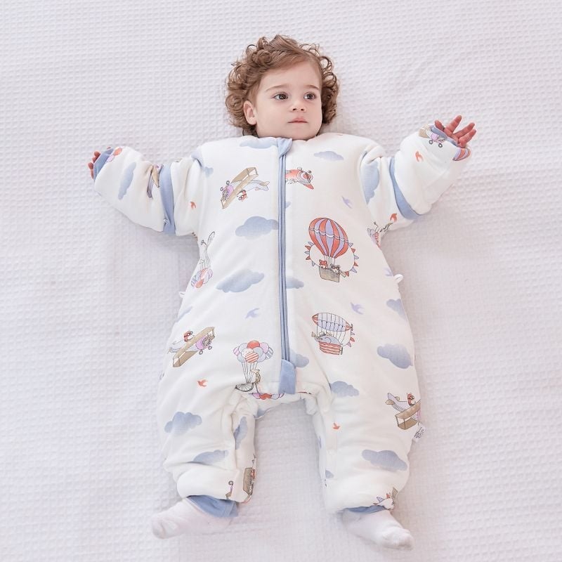 Baba alvózsák felosztott lábakkal, rajzfilmszerű stílus, pamut anyag, töltet kémiai rost, minden évszakra