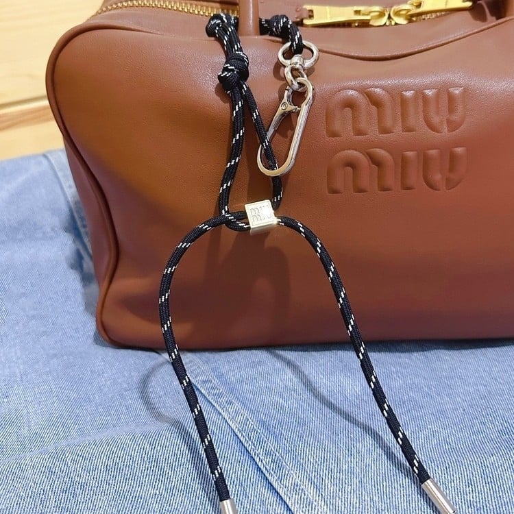 BAOLI võtmehoidja, metall, kaasaegse kunsti stiil, individuaalselt pakendatud