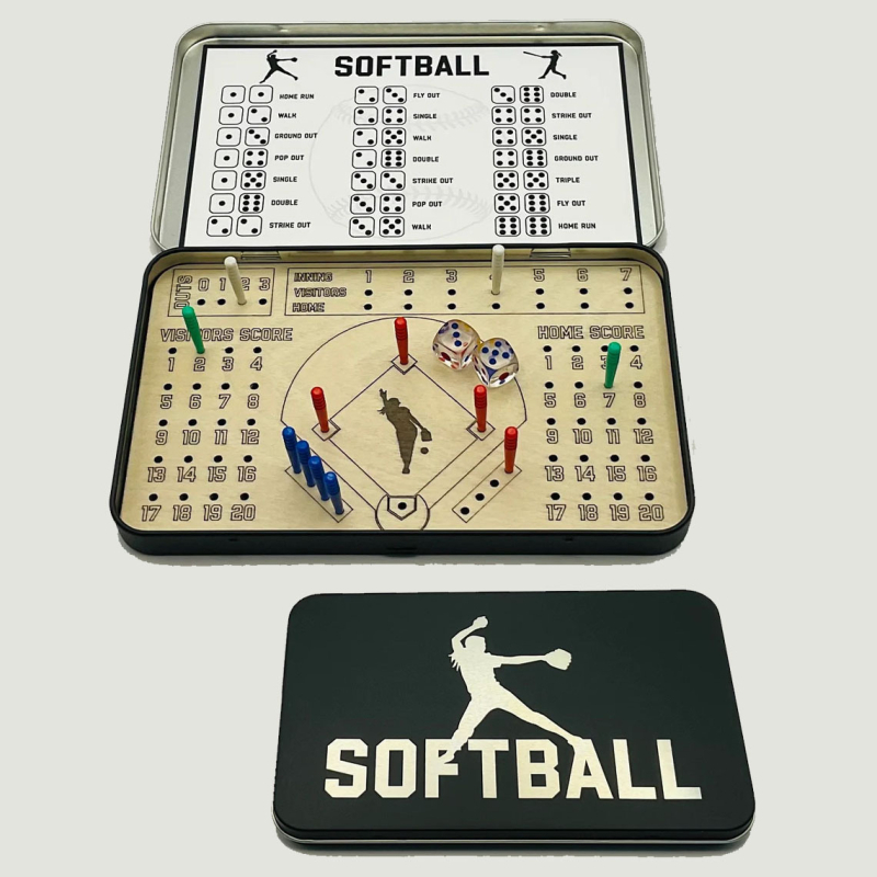 Medinė kelioninė žaidimų dėžutė su graviruota kvadratine šachmatų lenta, šiuolaikinio minimalistinio stiliaus su kaligrafijos motyvu