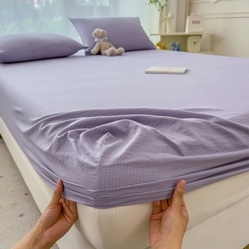 Jégselyemből készült ágytakaró, twill szövet, kefés felület, reakciós nyomtatás, csíkos mintázat, egyszerű stílus