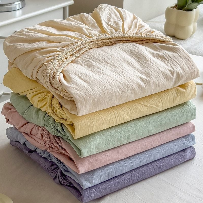 Jégselyemből készült ágytakaró, twill szövet, kefés felület, reakciós nyomtatás, csíkos mintázat, egyszerű stílus