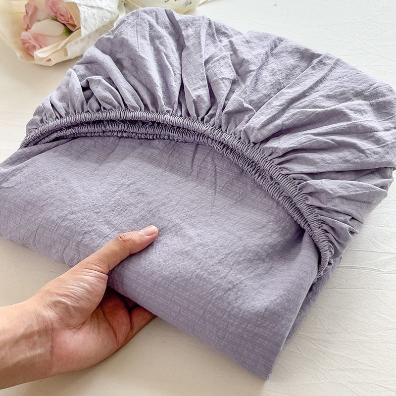 Jégselyemből készült ágytakaró, twill szövet, kefés felület, reakciós nyomtatás, csíkos mintázat, egyszerű stílus