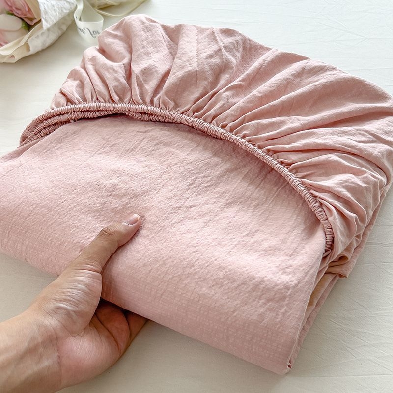 Jégselyemből készült ágytakaró, twill szövet, kefés felület, reakciós nyomtatás, csíkos mintázat, egyszerű stílus