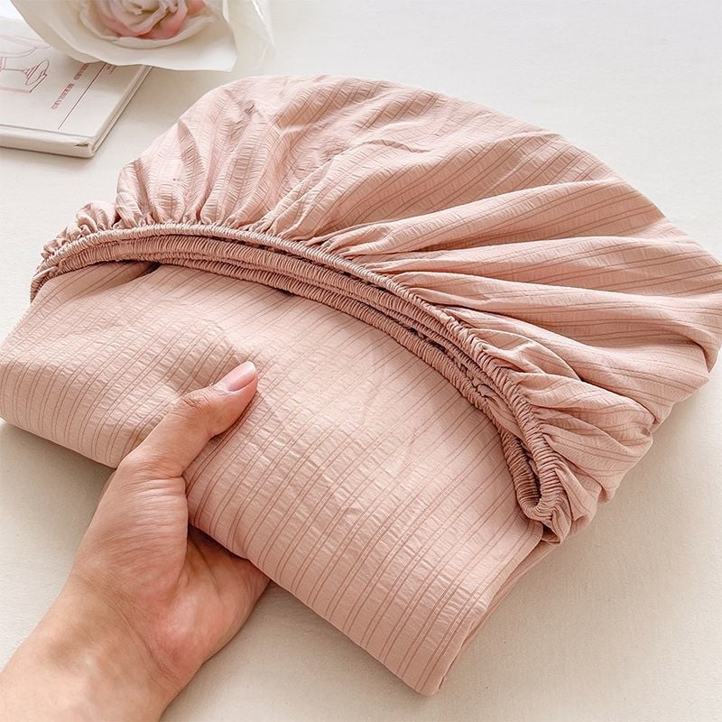 Jégselyemből készült ágytakaró, twill szövet, kefés felület, reakciós nyomtatás, csíkos mintázat, egyszerű stílus