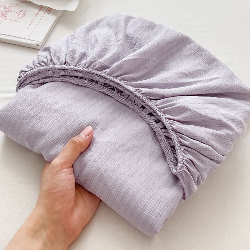 Jégselyemből készült ágytakaró, twill szövet, kefés felület, reakciós nyomtatás, csíkos mintázat, egyszerű stílus