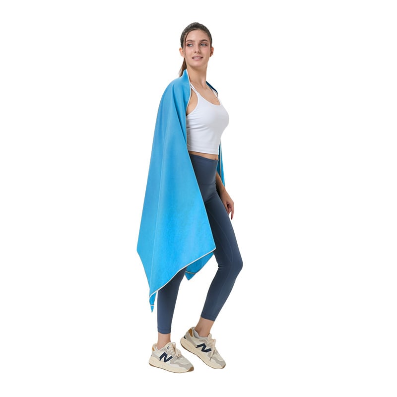 Mikroszálas sporttörölköző, 200 g, gyors száradás, hordozható, logónyomás elérhető