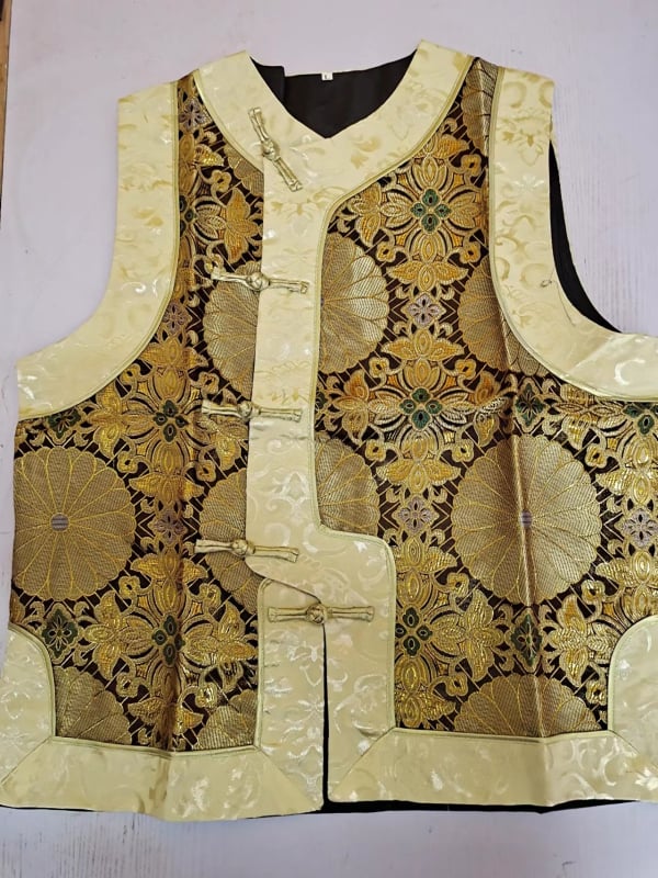 Мъжки безръкав жилет, прав крой, без яка, едноредков, четири сезона