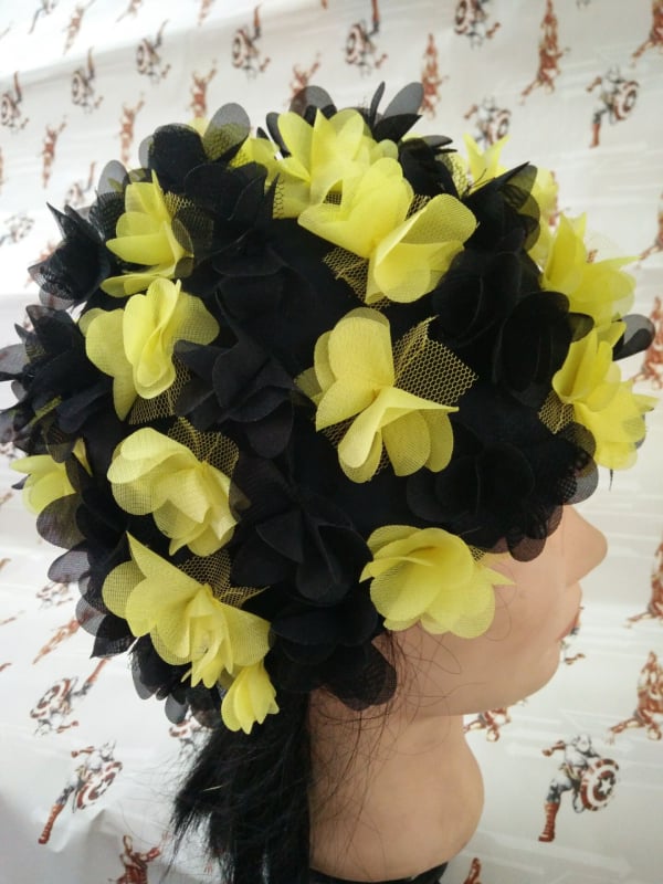 Peldcepure ar 3D ziedu dizainu, elastīga oderē, elpojoša, gariem matiem, pieaugušajiem