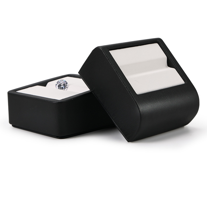 Pladanj za prikaz perli i kamenja | kožna površina, ploski dizajn, jednoslojna konstrukcija, vrhunska izrada