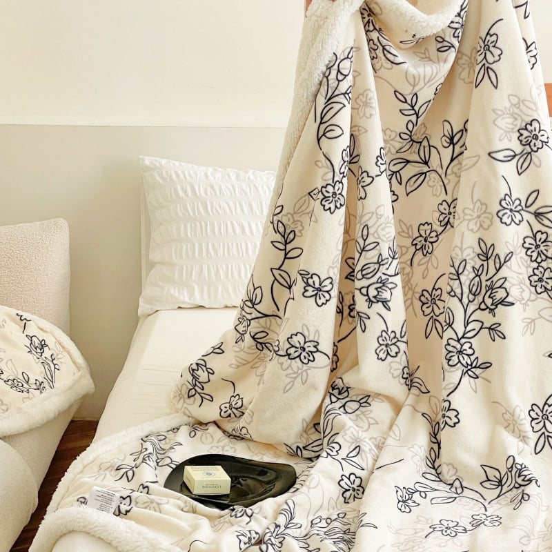 Milk-Lamb sametist pleed, rätik-laadse teki triibudega, geomeetriliste ja multikate mustritega, kõikideks aastaaegadeks, sobib ühiselamusse ja diivanile