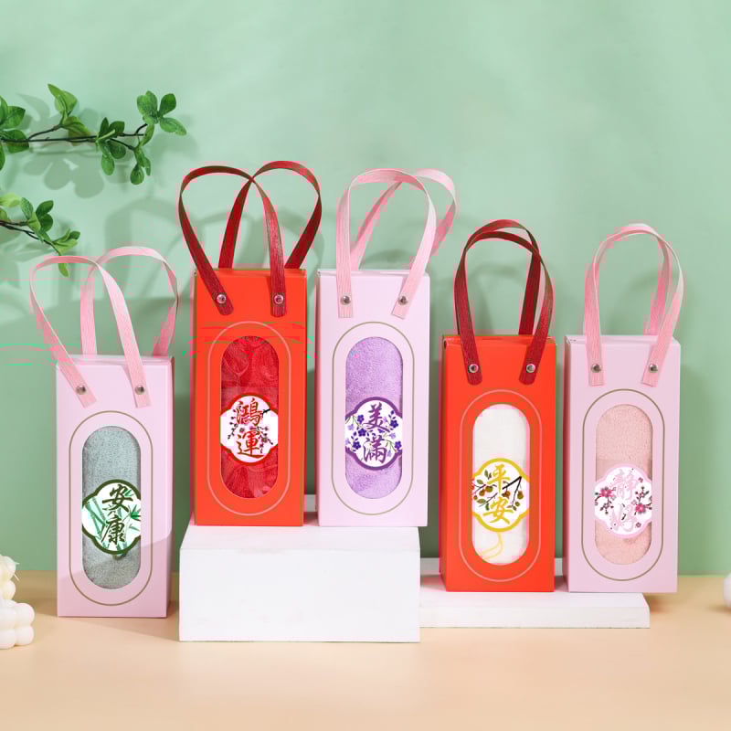 Koszorúslányoknak szóló két darabos hímzett törölköző szett; 260 g korall fleece fonal; hímzés és hajtás; testreszabás elérhető