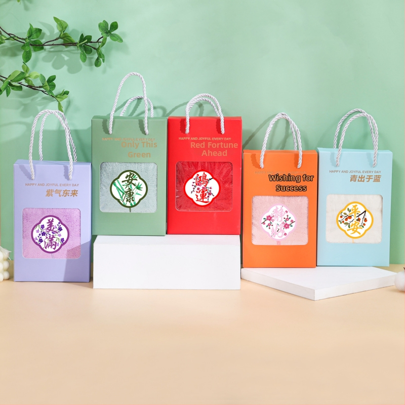 Set dvoch uterákov s vyšívanými strapcami pre družičky; 260 g coral fleece vlákno; vyšívanie a lemovanie; možná personalizácia