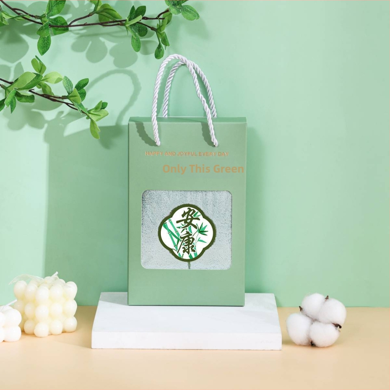 Koszorúslányoknak szóló két darabos hímzett törölköző szett; 260 g korall fleece fonal; hímzés és hajtás; testreszabás elérhető