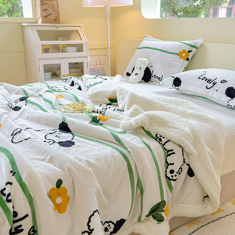 Зимно одеяло от млечен велур - дебело фланелено, флорални шарки, под 300 г, Инста стил