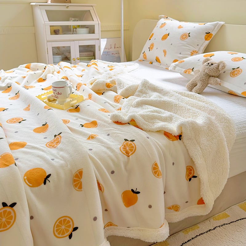 Зимно одеяло от млечен велур - дебело фланелено, флорални шарки, под 300 г, Инста стил