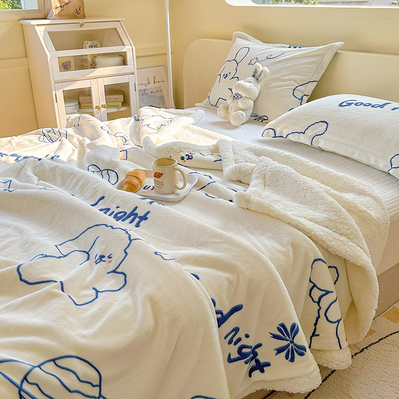 Зимно одеяло от млечен велур - дебело фланелено, флорални шарки, под 300 г, Инста стил