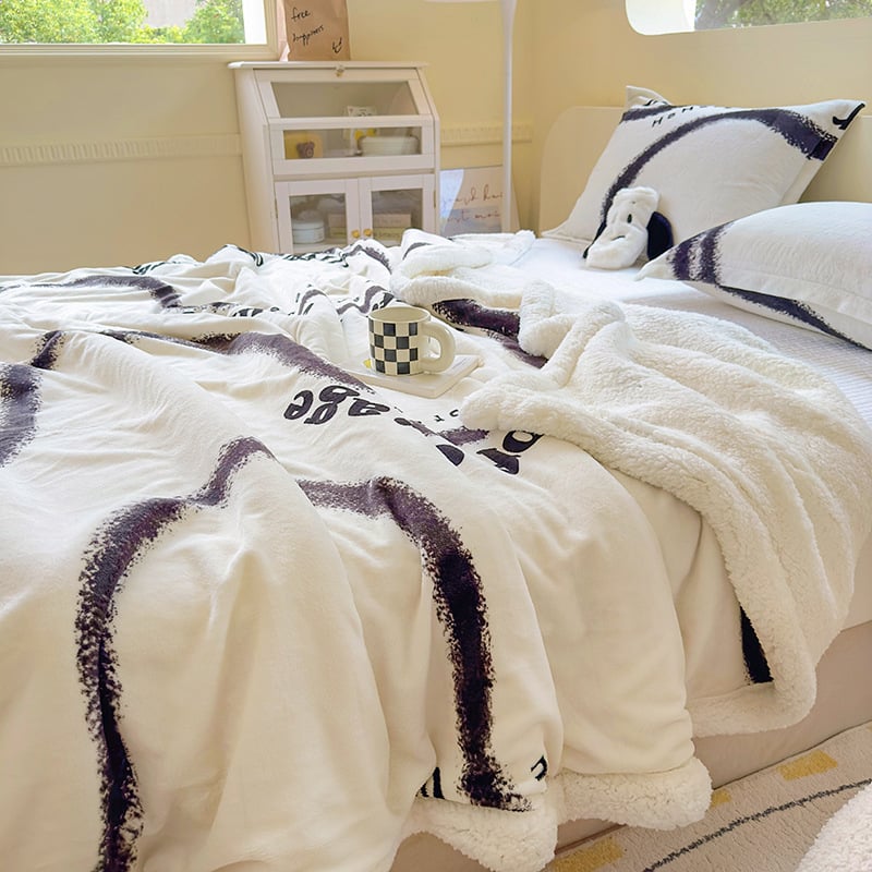 Зимно одеяло от млечен велур - дебело фланелено, флорални шарки, под 300 г, Инста стил