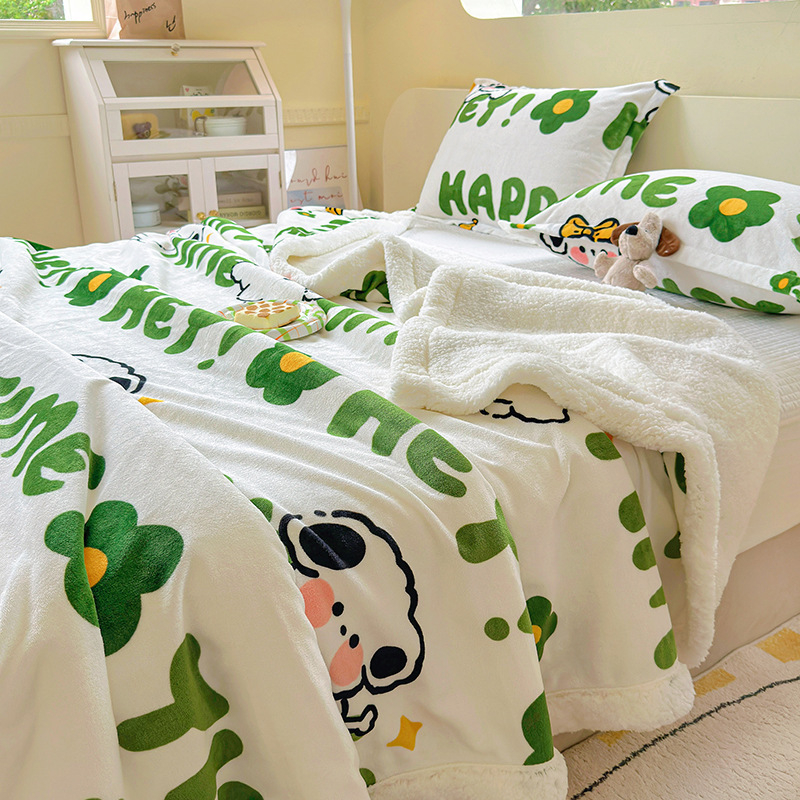 Зимно одеяло от млечен велур - дебело фланелено, флорални шарки, под 300 г, Инста стил