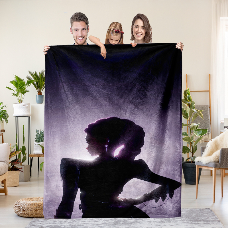 Flaneli pleed 3D digitaalprintimisega, demoni jahi rühma motiiv, polüester, 500–800 g, sügis-talv