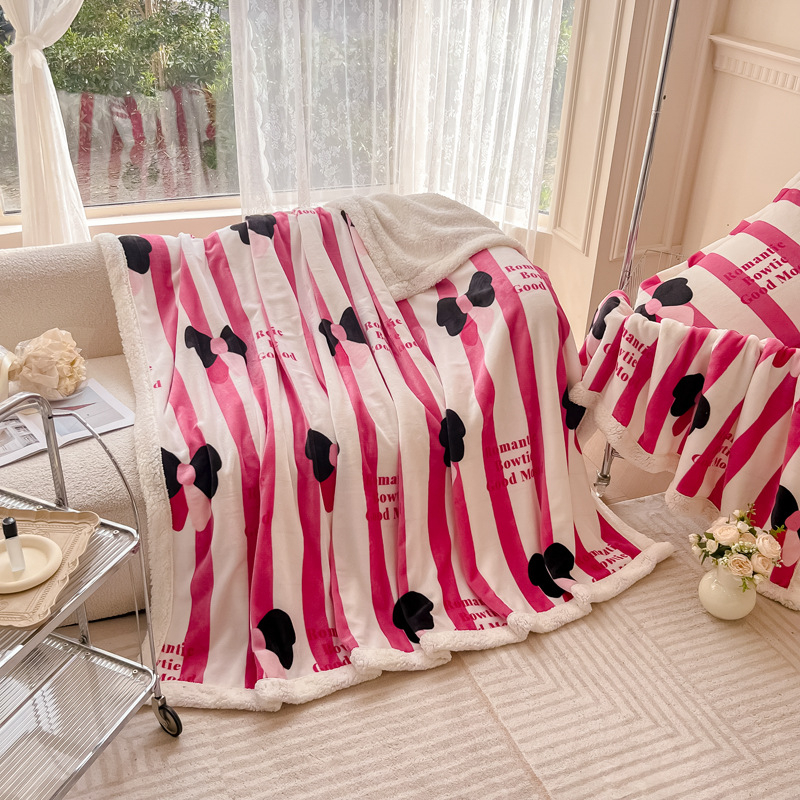 Piima villane pleed veluuriga, 300–500 g, animatsioon-joonistus muster ja taimed, sobib kõikidele aastaaegadele