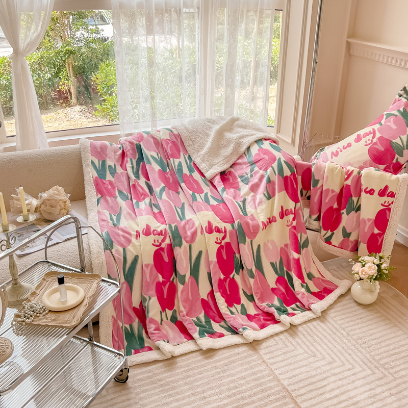 Piima villane pleed veluuriga, 300–500 g, animatsioon-joonistus muster ja taimed, sobib kõikidele aastaaegadele