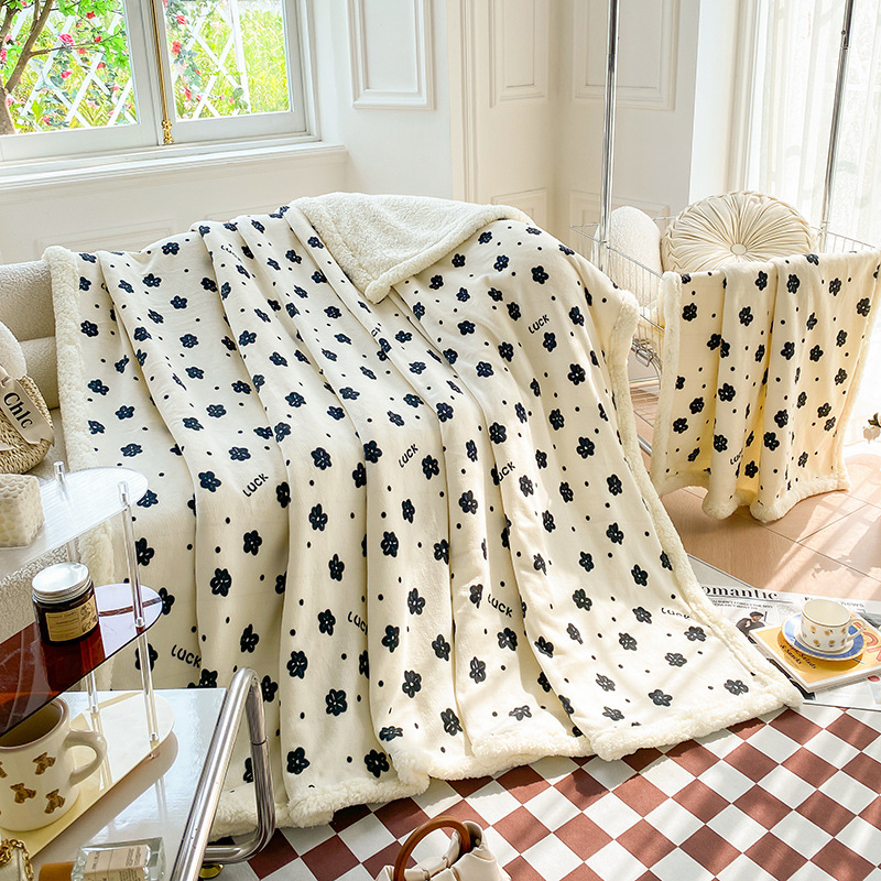 Piima villane pleed veluuriga, 300–500 g, animatsioon-joonistus muster ja taimed, sobib kõikidele aastaaegadele